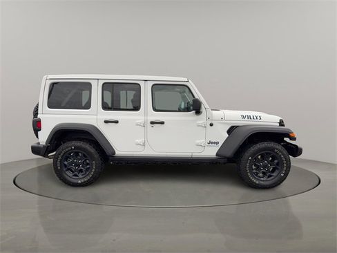 Used 2023 Jeep Wrangler Unlimited w/ Sun & Screen Package image 8
