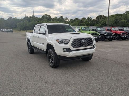 Used 2022 Toyota Tacoma TRD Sport AWD/4WD image 7