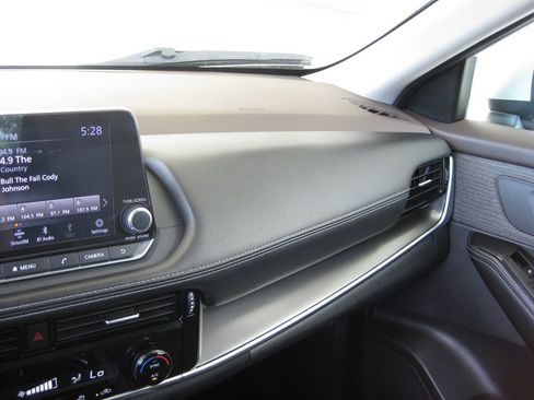 Used 2022 Nissan Rogue SV FWD image 21