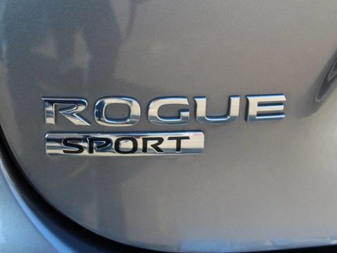 Used 2021 Nissan Rogue Sport SV FWD image 33