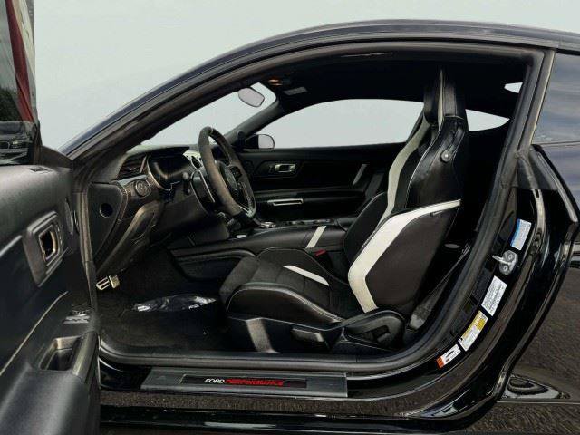 Used 2021 Ford Mustang Shelby GT500 w/ Carbon Fiber Track Pack RWD image 21