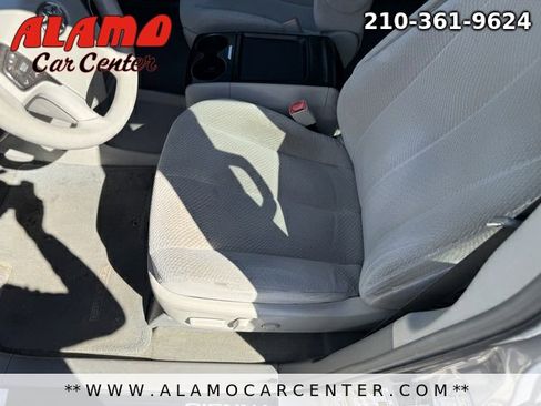 Used 2011 Toyota Sienna LE image 29