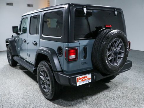 Used 2024 Jeep Wrangler Unlimited Sport AWD/4WD image 9