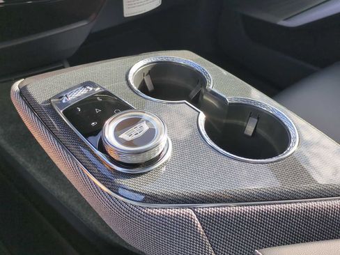 New 2025 Cadillac Optiq Luxury 1 image 18