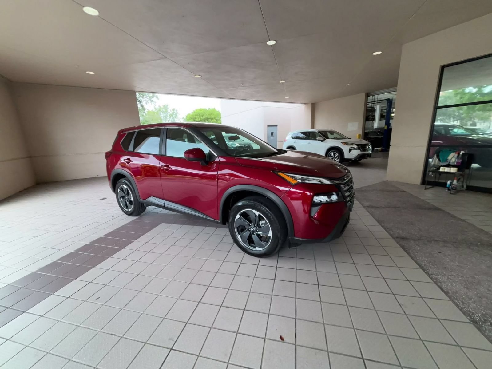 Used 2025 Nissan Rogue SV AWD/4WD image 2
