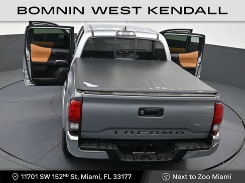 Used 2019 Toyota Tacoma SR5 w/ SR5 Appearance Package (SM) image 33