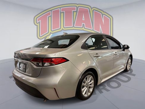 Used 2025 Toyota Corolla LE w/ LE Premium Package FWD image 4