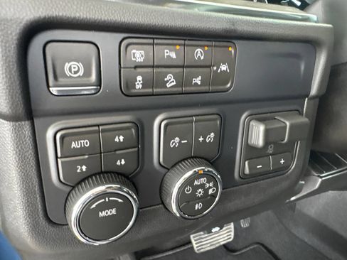 New 2026 Chevrolet Suburban LT w/ Comfort Package AWD/4WD image 15