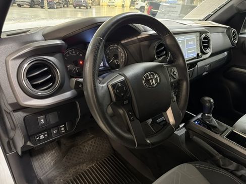 Used 2023 Toyota Tacoma TRD Off-Road w/ Technology Package AWD/4WD image 9