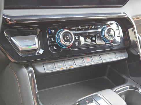 Used 2023 GMC Sierra 1500 AT4 w/ AT4 Premium Package image 32