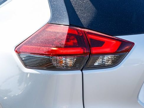 Used 2018 Nissan Rogue SL FWD image 10
