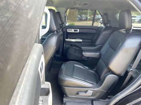 Used 2022 Ford Explorer Limited w/ Equipment Group 301A RWD image 16