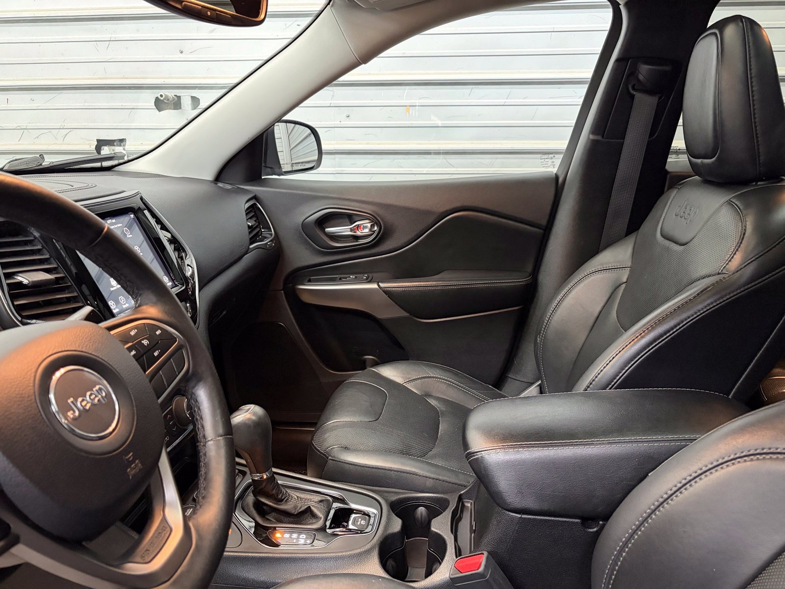 Used 2019 Jeep Cherokee Limited AWD/4WD image 23