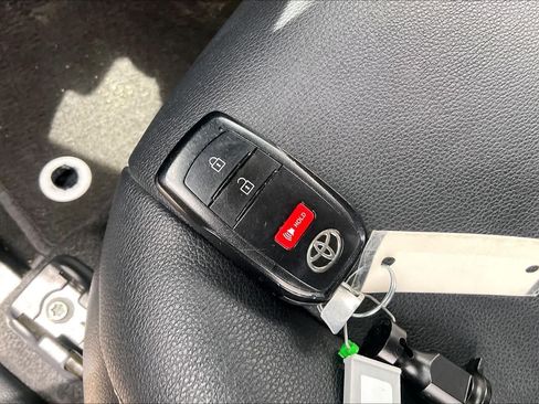 Used 2025 Toyota Corolla Cross XLE FWD image 14