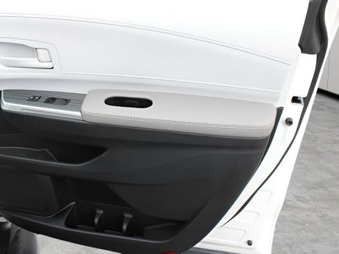 Used 2026 Toyota Sienna LE FWD image 23