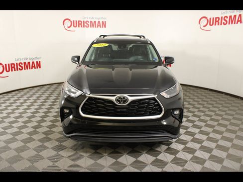 Used 2023 Toyota Highlander XLE AWD/4WD image 14