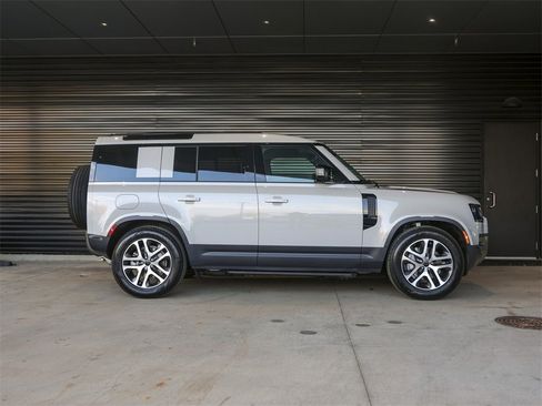 Used 2026 Land Rover Defender 110 S image 8