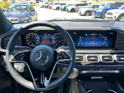 Used 2025 Mercedes-Benz GLS 450 4MATIC image 17