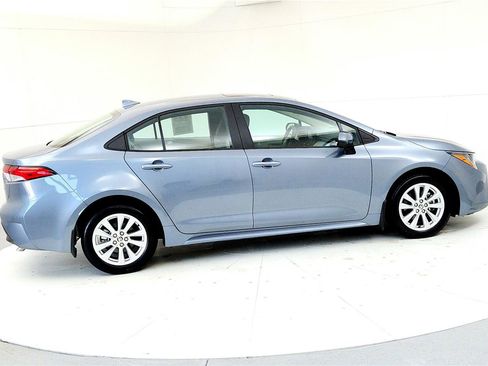 Used 2023 Toyota Corolla LE image 6