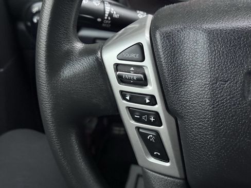 Used 2017 Nissan Titan S image 20