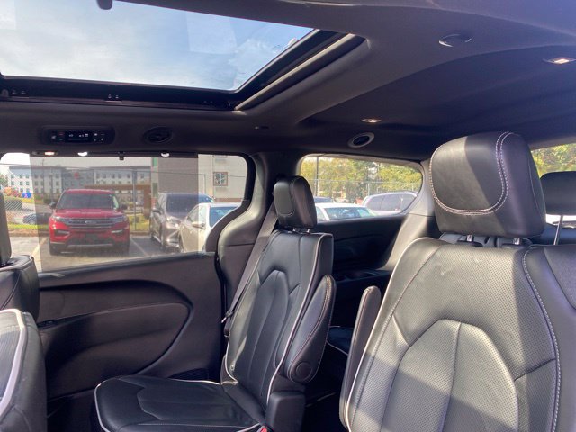 Used 2026 Chrysler Pacifica Limited w/ S Appearance Package FWD image 10