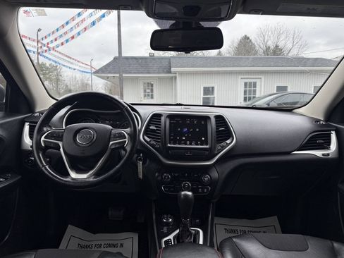 Used 2016 Jeep Cherokee Trailhawk w/ Cold Weather Group AWD/4WD image 7