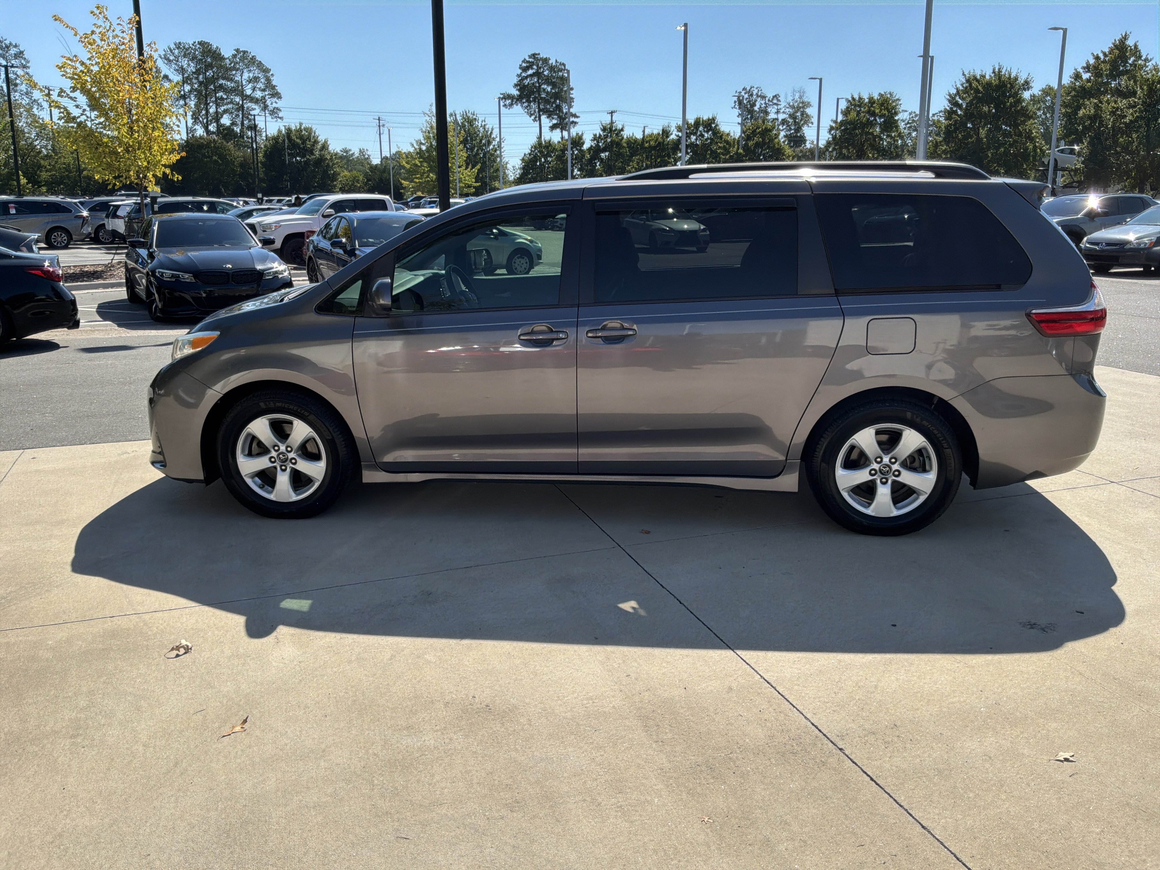 Used 2019 Toyota Sienna LE FWD image 7
