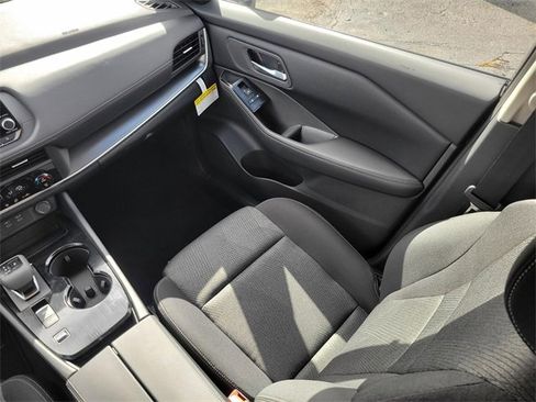 Used 2026 Nissan Rogue SV image 13