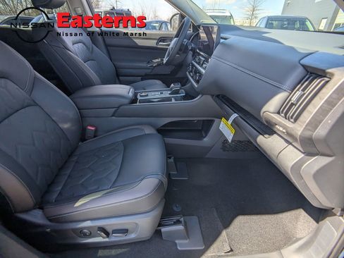 New 2026 Nissan Pathfinder Platinum image 24