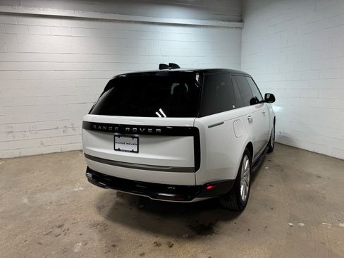 Used 2024 Land Rover Range Rover SE AWD/4WD image 7