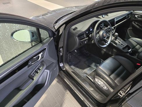 Used 2025 Porsche Macan Turbo image 17