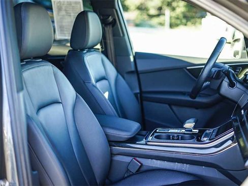 Used 2023 Audi Q7 Premium w/ Convenience Package image 16