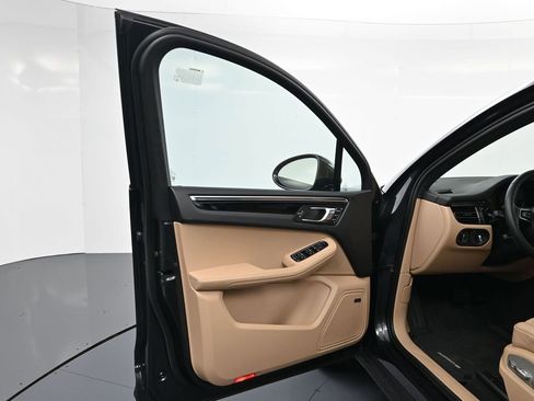 Certified 2026 Porsche Macan AWD/4WD image 16