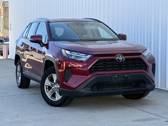 Used 2025 Toyota RAV4 XLE FWD image 2