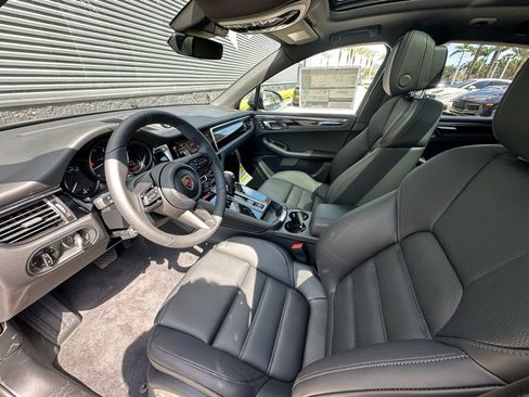 Used 2026 Porsche Macan AWD/4WD image 4