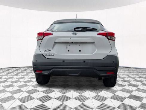 Used 2020 Nissan Kicks S FWD image 10