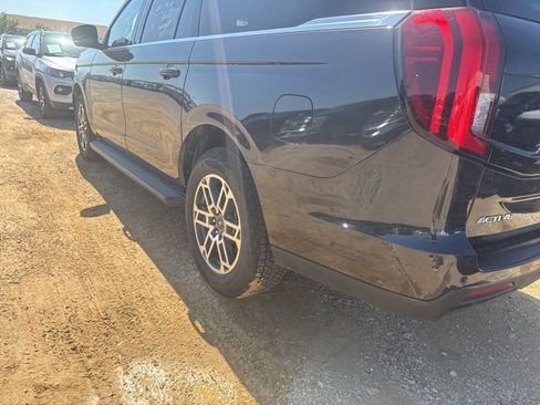Used 2025 Ford Expedition Max Active AWD/4WD image 13