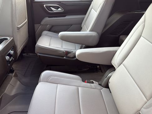 Used 2024 GMC Yukon SLT w/ SLT Premium Package RWD image 24