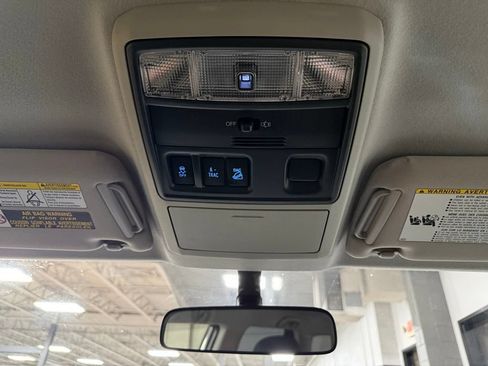 Used 2017 Toyota 4Runner SR5 AWD/4WD image 16