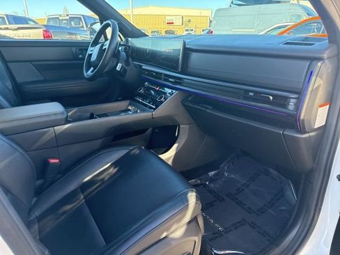 Used 2025 Hyundai Santa Fe Calligraphy image 11