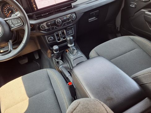 Used 2024 Jeep Wrangler Unlimited Sport AWD/4WD image 8