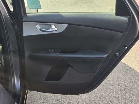 Used 2023 Kia Forte LXS image 9