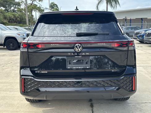 New 2026 Volkswagen Tiguan SEL R-Line AWD/4WD image 5