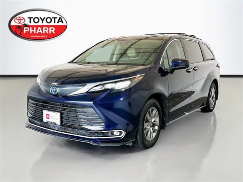 Used 2024 Toyota Sienna XLE image 1