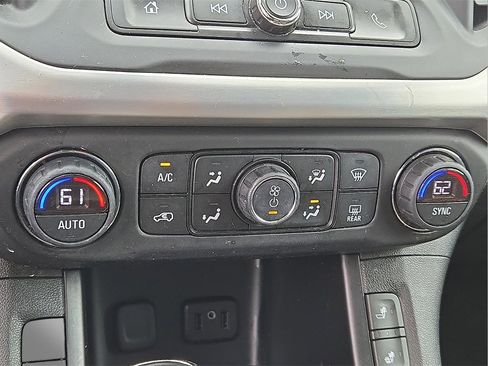 Used 2017 GMC Acadia SLE image 12