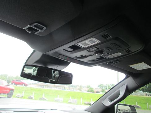 Used 2023 GMC Yukon XL SLT w/ SLT Luxury Package AWD/4WD image 36
