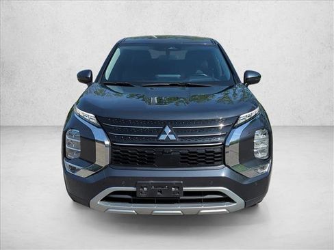 Used 2024 Mitsubishi Outlander SE FWD image 2