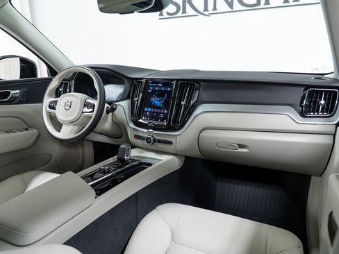 Certified 2025 Volvo XC60 B5 Plus w/ Protection Package Premier image 14