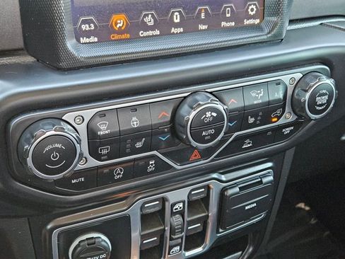 Used 2022 Jeep Gladiator Mojave w/ Cold Weather Group AWD/4WD image 17