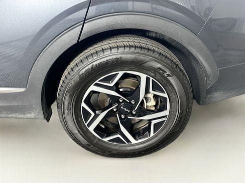 Used 2025 Kia Sportage LX image 11